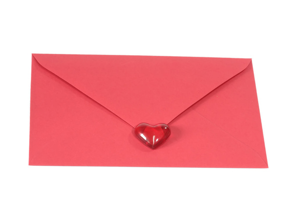Punainen kirjekuori muovisella sydämellä
 - Valokuva, kuva