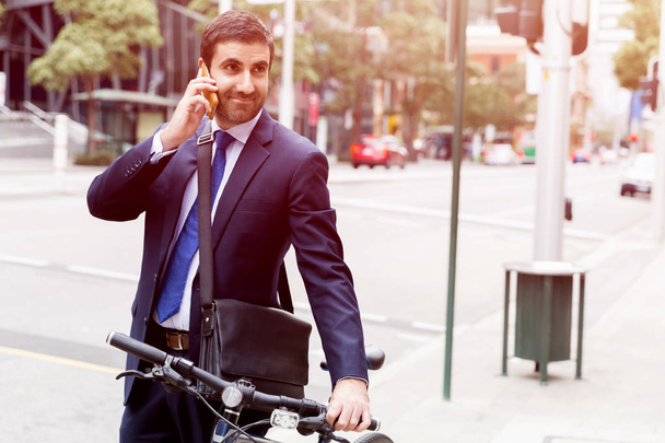 Young businessmen with a bike - Foto, Imagen