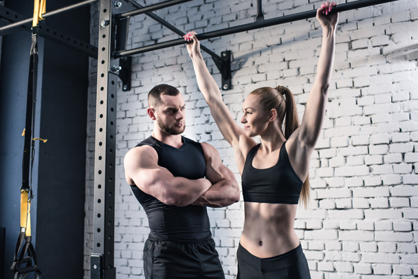 Man and woman in gym  - Foto, imagen