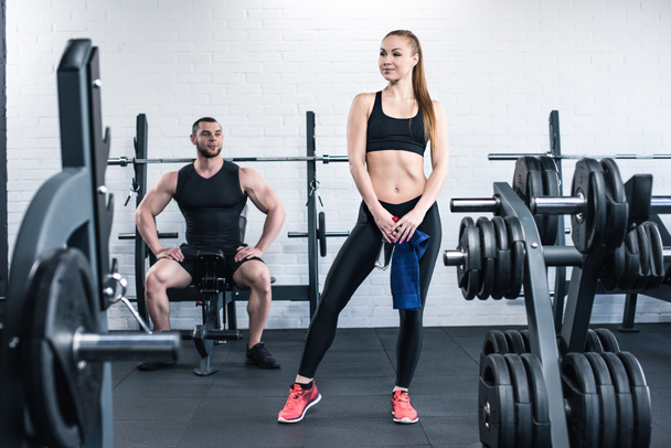 Man and woman in gym  - Foto, afbeelding