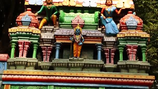 Κλίση μέχρι το εξωτερικό πυροβολισμό ινδουιστικό ναό, Νότια Ινδία - Πλάνα, βίντεο