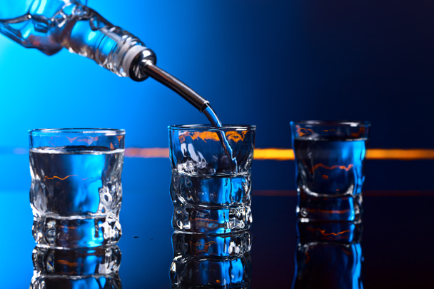 vodka in bar su sfondo nero
 - Foto, immagini