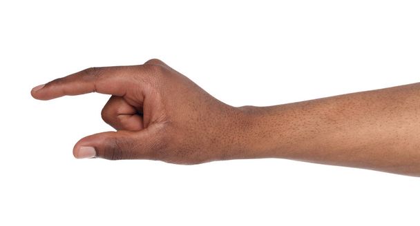 Männliche Hand, die etwas misst, Ausschnitt, Geste - Foto, Bild
