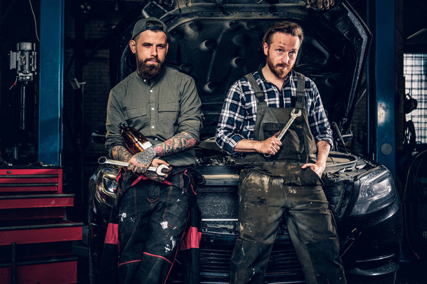 Two bearded tattooed mechanics - Photo, Image