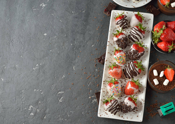 Strawberries covered with chocolate - Foto, imagen