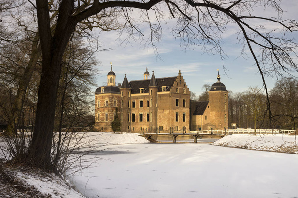 Ruurlo κάστρο σε ένα χειμερινό τοπίο - Φωτογραφία, εικόνα