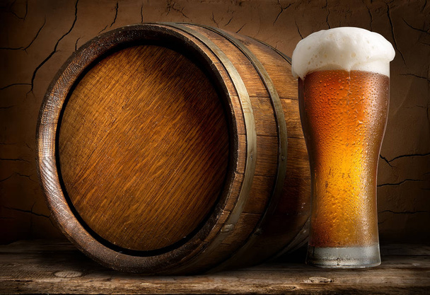 Bier fust en glas - Foto, afbeelding