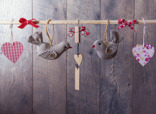 İki kuş ve kalp sevgi ve Sevgililer günü kartı bir sembolü olarak - Fotoğraf, Görsel