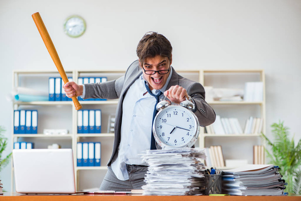 Angry aggressive businessman in the office - Photo, Image