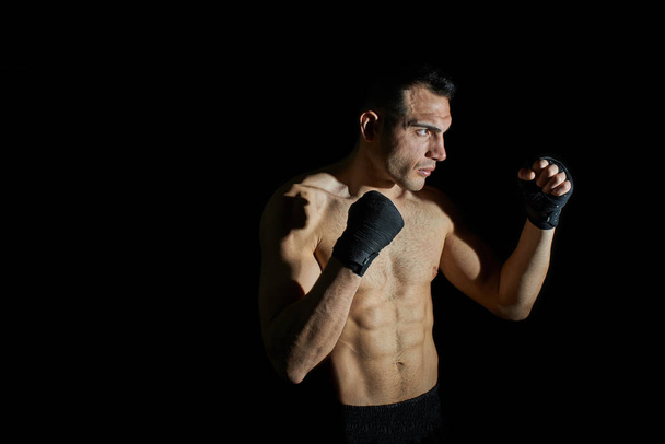 Boxeador de patadas listo para luchar
. - Foto, Imagen