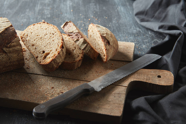 homemade bread on cutting board - Фото, зображення