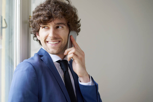 businessman talking  on his mobile phone.  - Foto, Bild