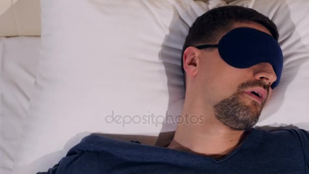 The portrait of the man in the sleep mask suffering from insomnia. 4K. - Séquence, vidéo