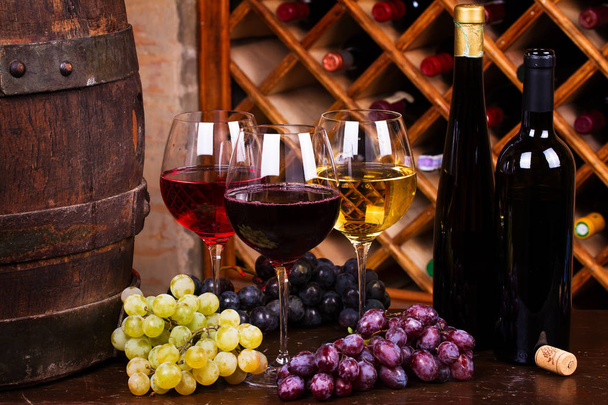 Вино и еда - Фото, изображение