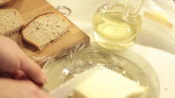 Smeared butter on slice of bread for French toasts - Séquence, vidéo