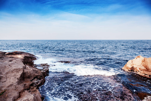 Stone sea shore, beautiful seascape - Фото, изображение