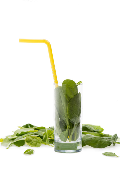 листя шпинату в склянці
 - Фото, зображення