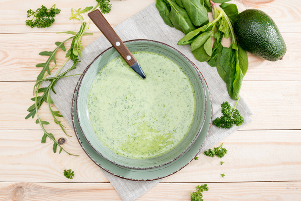 Green avocado soup  - Фото, зображення