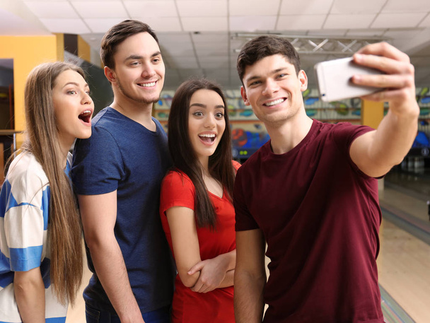 Friends taking selfie at bowling club - Фото, зображення