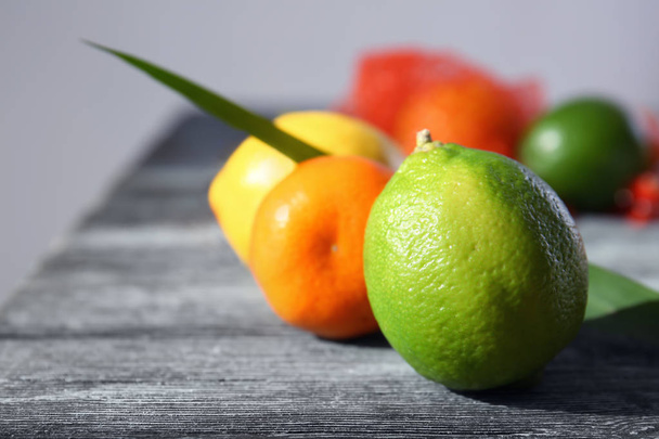 さまざまな柑橘系の果物 - 写真・画像