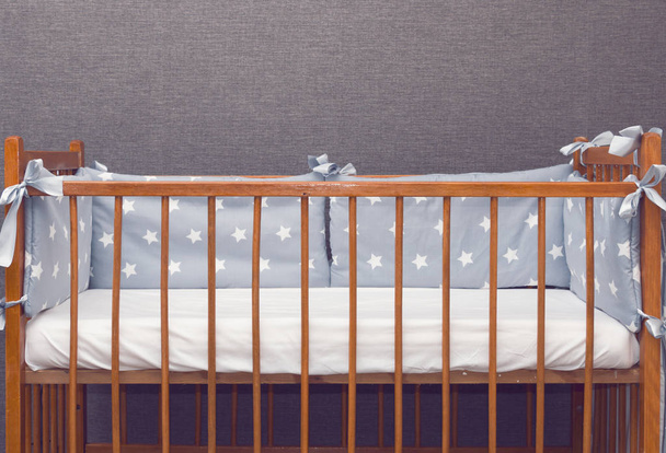 Винтажная детская кроватка
 - Фото, изображение