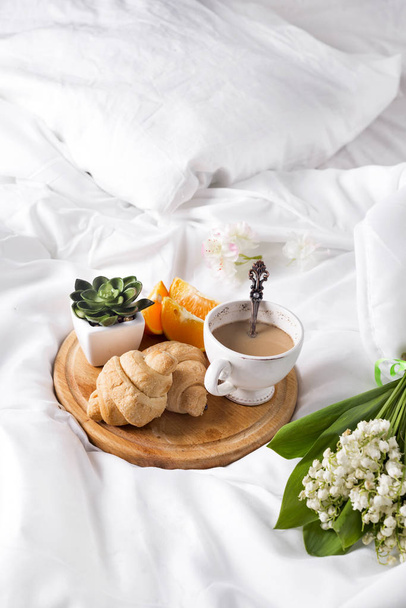 Aamiainen sängyssä Huomenta
 - Valokuva, kuva