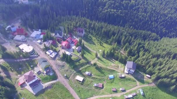 καταπληκτική θέα από το ύψος στο χωριό - Πλάνα, βίντεο