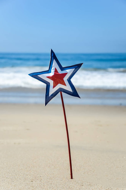 Fondo patriótico de EE.UU. en la playa de arena
 - Foto, imagen