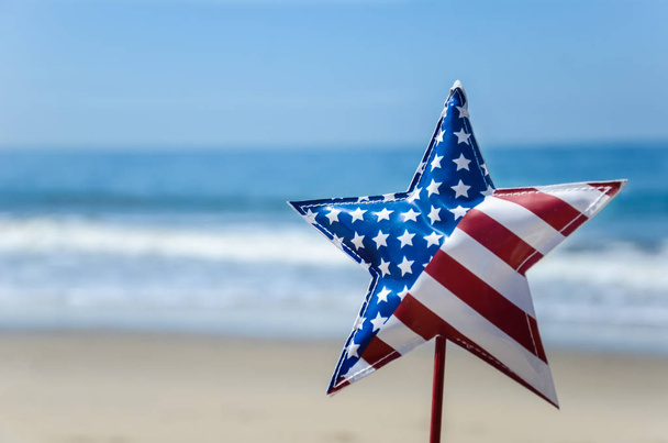 Patriottische Usa achtergrond op het zandstrand - Foto, afbeelding