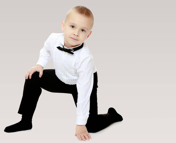 little boy in a white shirt and tie. - 写真・画像