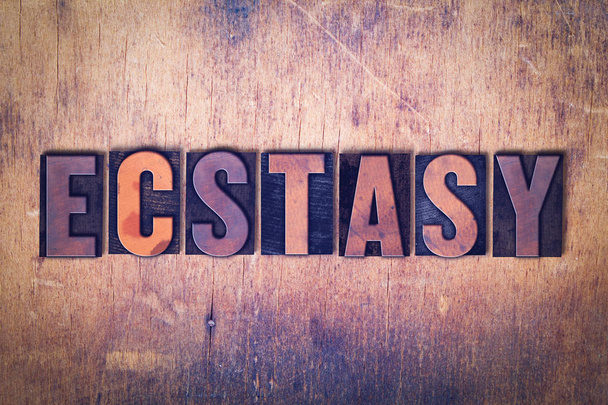 Ecstasy Tema Letterpress Word ahşap arka plan üzerinde - Fotoğraf, Görsel