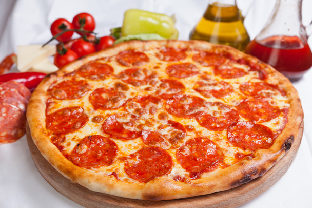 Pizza Diavola, kterou salamy - Fotografie, Obrázek