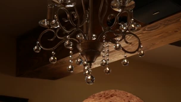 クリスタル シャンデリアのレストラン。傘のインテリア デザイン - 映像、動画