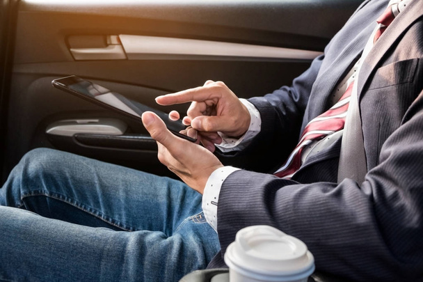  businessman working in car and using phone - Zdjęcie, obraz