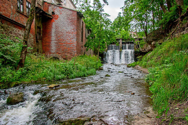 Wodospad Aleksupite w Kuldīga - Zdjęcie, obraz