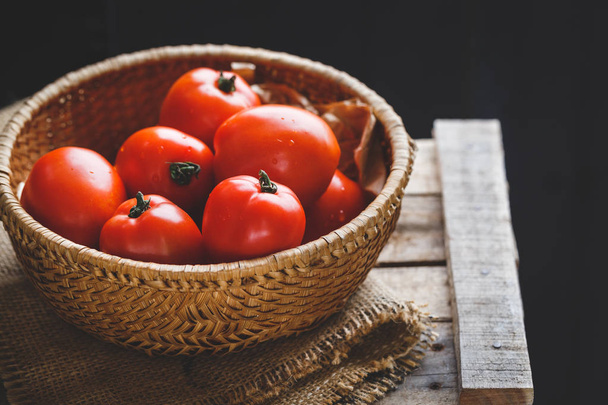 Tomates frescos maduros  - Foto, Imagen