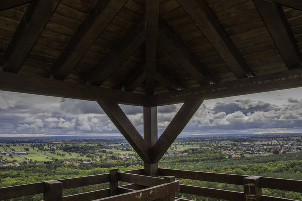 Панорама низовини з оглядової вежі
 - Фото, зображення