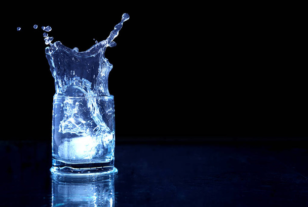 Glas Spritzwasser - Foto, Bild