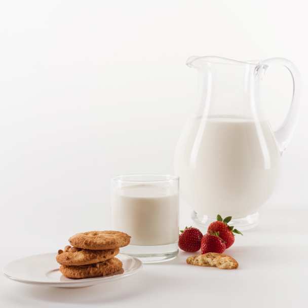 Fresh milk with cookies  - Photo, Image