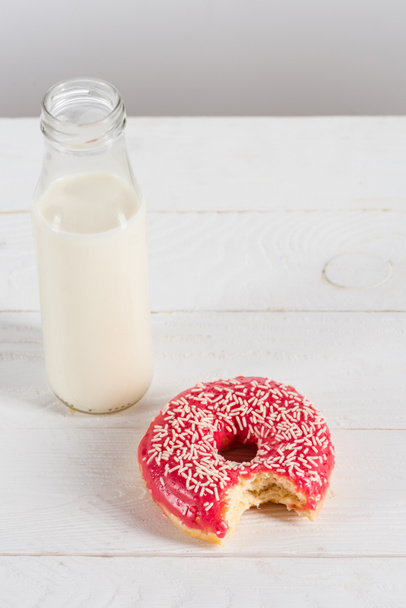 sweet doughnut and milk  - Valokuva, kuva