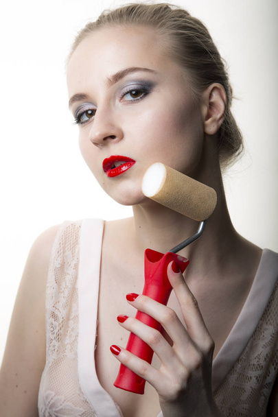 明るいメイク グラマー赤唇と若い女性モデル  - 写真・画像