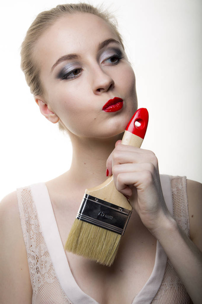 明るいメイク グラマー赤唇と若い女性モデル  - 写真・画像