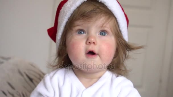 Baby girl in Santa Claus red hat - Filmmaterial, Video