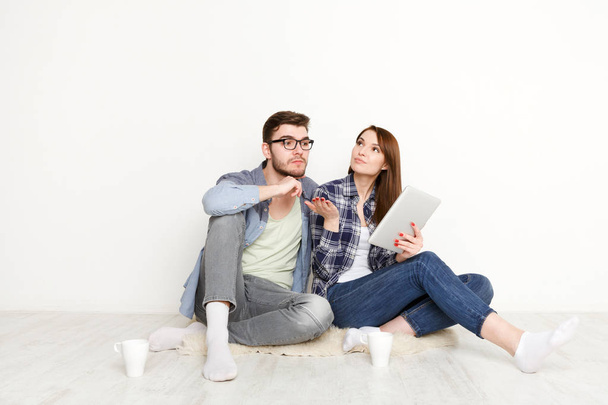 Couple selecting furniture online for new apartment - Φωτογραφία, εικόνα