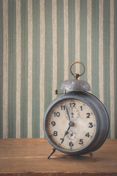 Reloj despertador viejo
 - Foto, Imagen