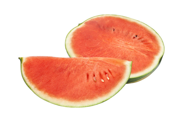 Nahaufnahme einiger Stücke erfrischender Wassermelone auf weißem Hintergrund - Foto, Bild