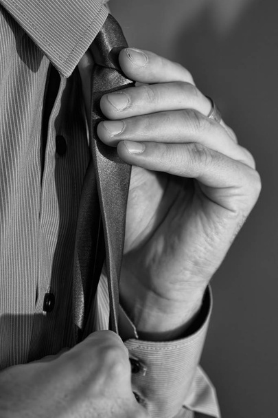 mens en stropdas - Foto, afbeelding