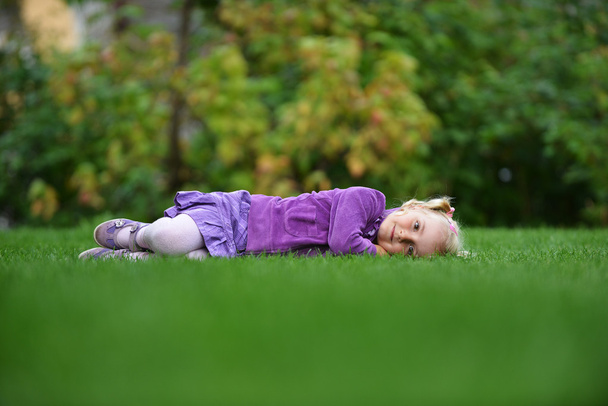 Girl on grass - Foto, Imagem