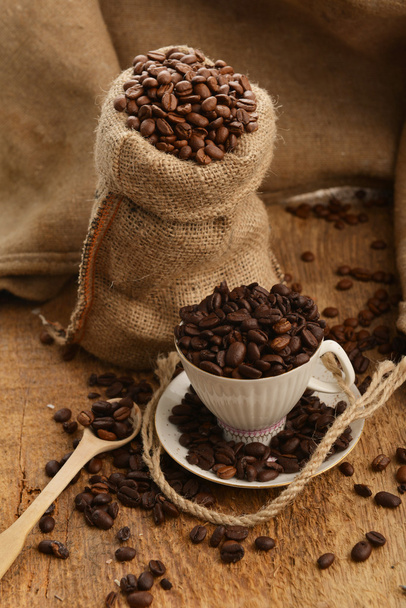 Coffee beans and cup - Valokuva, kuva