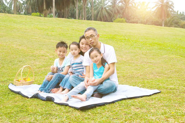 gelukkig aziatisch familie - Foto, afbeelding